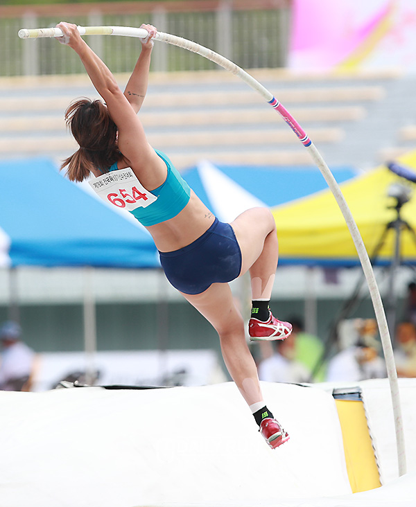 대한민국 국가대표 미녀새 임은지 여자 장대높이뛰기 4m 금메달 정선육상 리뷰